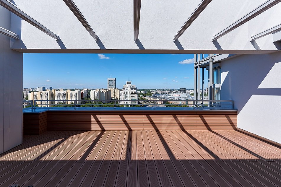 Taras z drewna kompozytowego