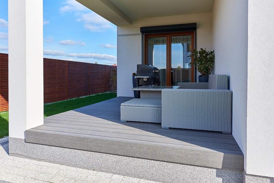 Taras z drewna kompozytowego